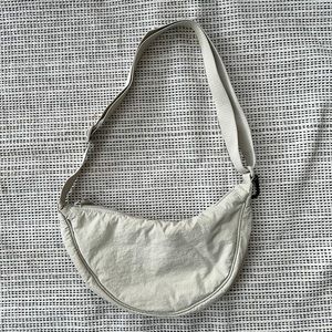 Uniqlo Round Mini Shoulder Bag Moon Bag in Off-White